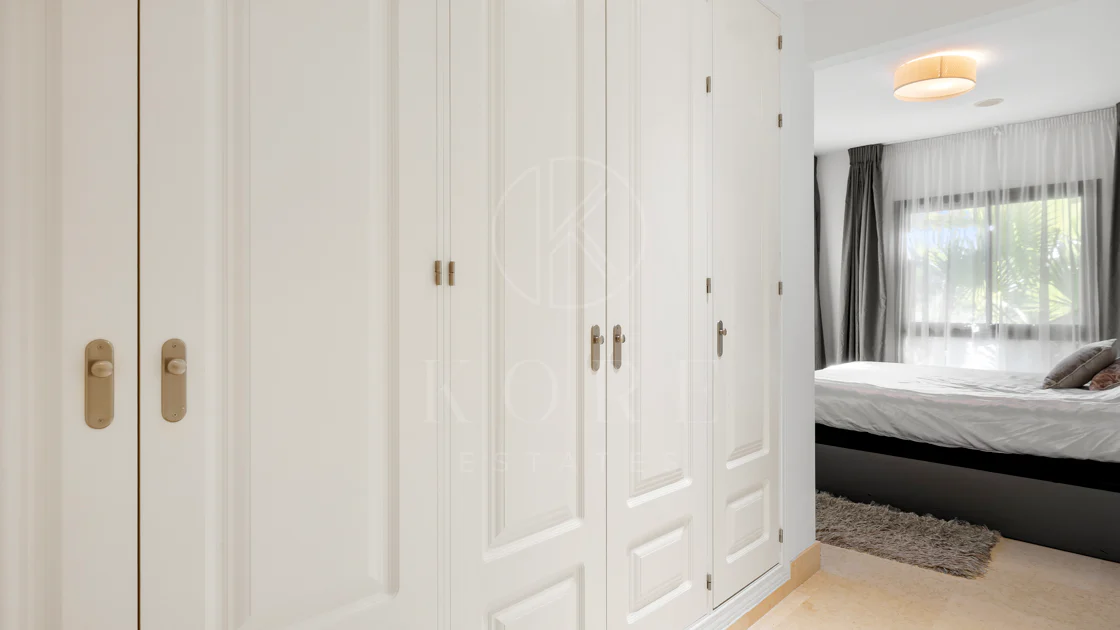 Apartament la Parter de Vânzare în Capanes del Golf, Benahavís – Comunitate Exclusivă cu Acces Controlat