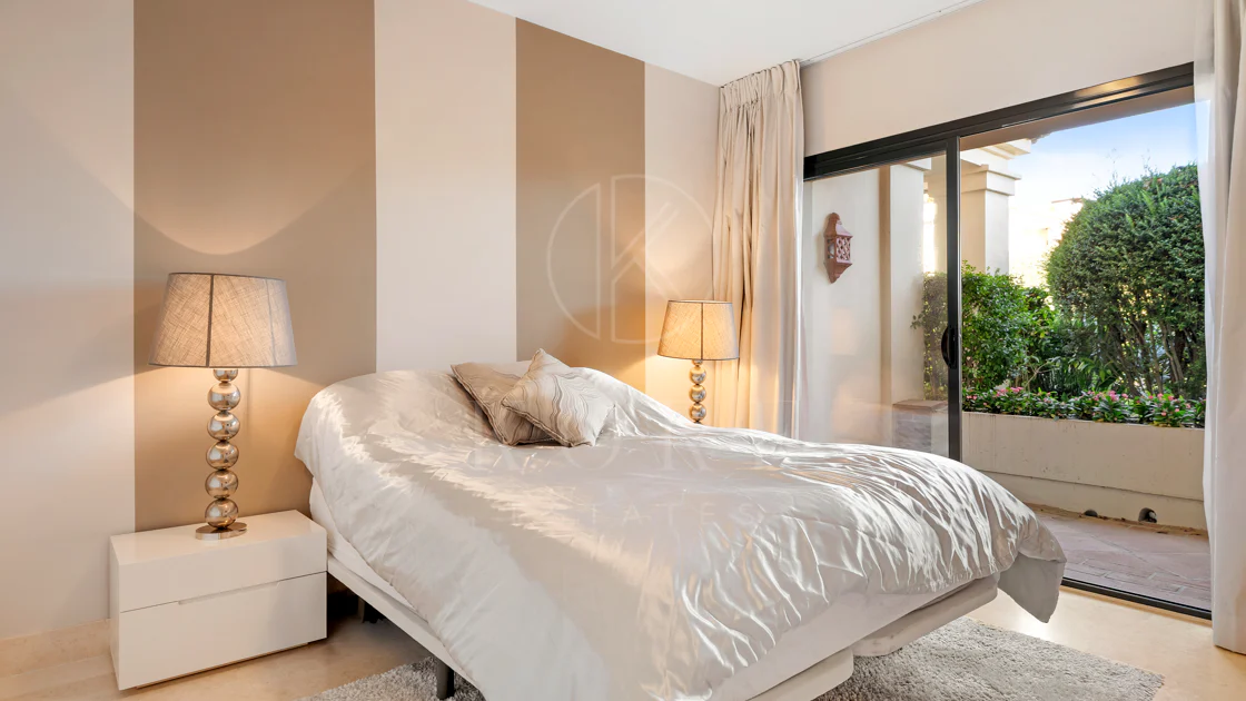 Apartament la Parter de Vânzare în Capanes del Golf, Benahavís – Comunitate Exclusivă cu Acces Controlat