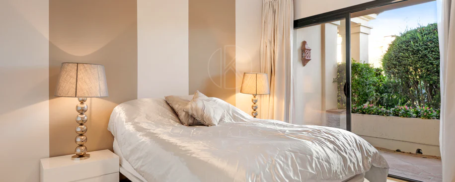 Apartament la Parter de Vânzare în Capanes del Golf, Benahavís – Comunitate Exclusivă cu Acces Controlat
