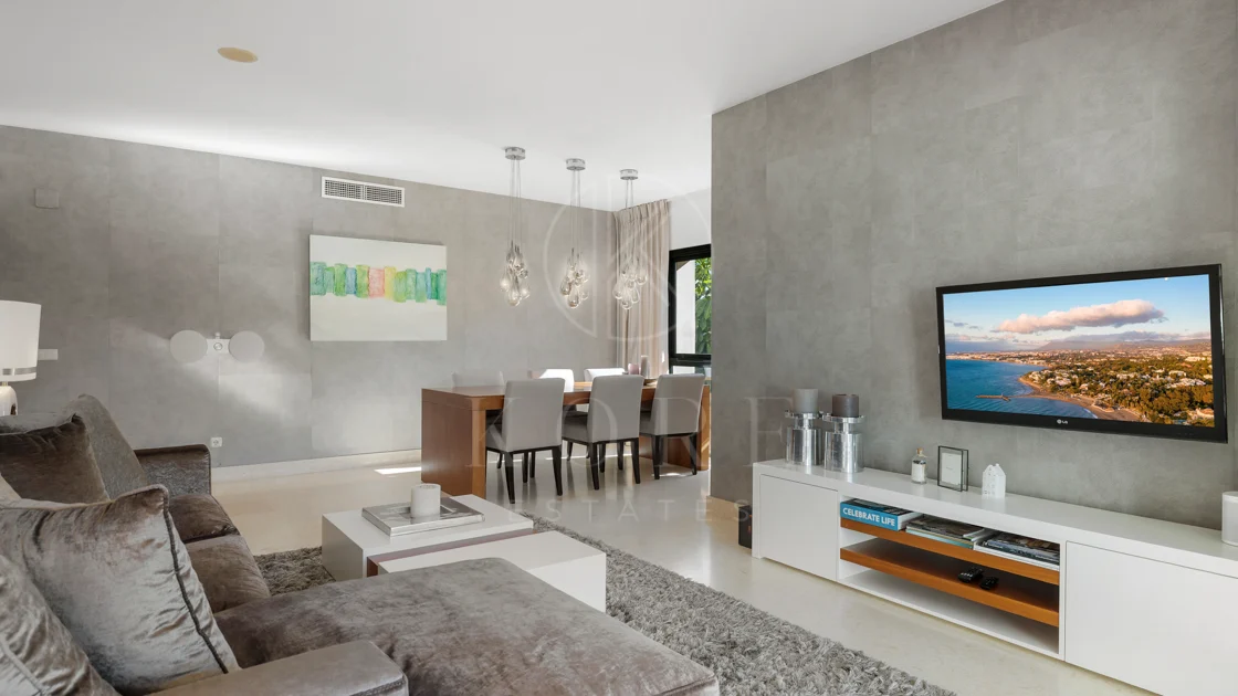Apartament la Parter de Vânzare în Capanes del Golf, Benahavís – Comunitate Exclusivă cu Acces Controlat