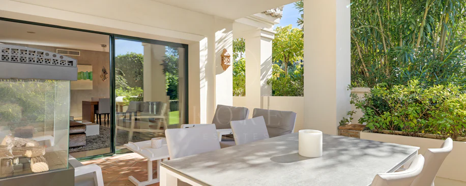 Apartament la Parter de Vânzare în Capanes del Golf, Benahavís – Comunitate Exclusivă cu Acces Controlat