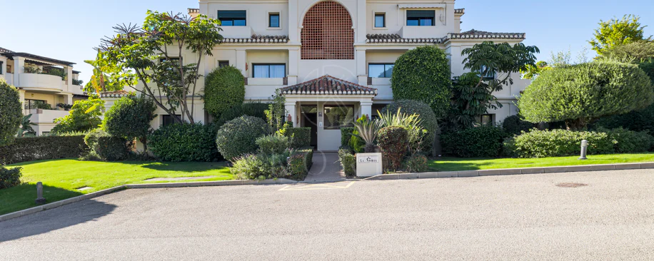 Apartament la Parter de Vânzare în Capanes del Golf, Benahavís – Comunitate Exclusivă cu Acces Controlat