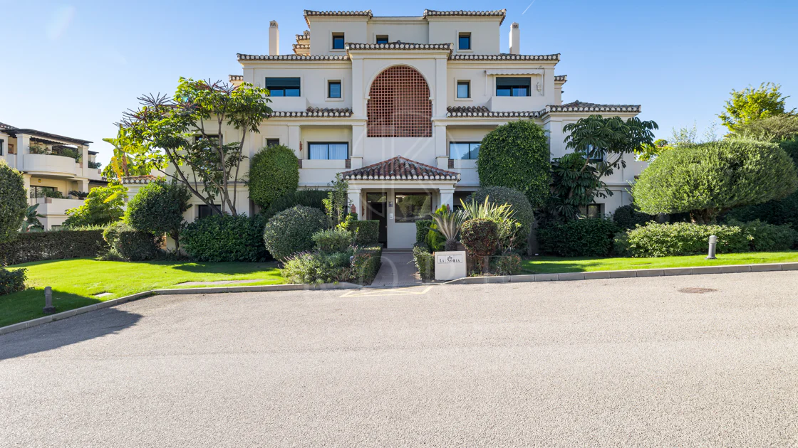 Apartament la Parter de Vânzare în Capanes del Golf, Benahavís – Comunitate Exclusivă cu Acces Controlat