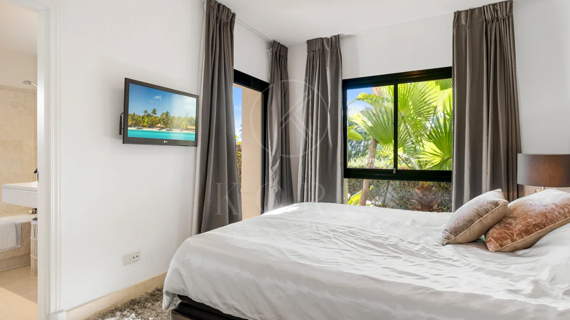 Apartament la Parter de Vânzare în Capanes del Golf, Benahavís – Comunitate Exclusivă cu Acces Controlat