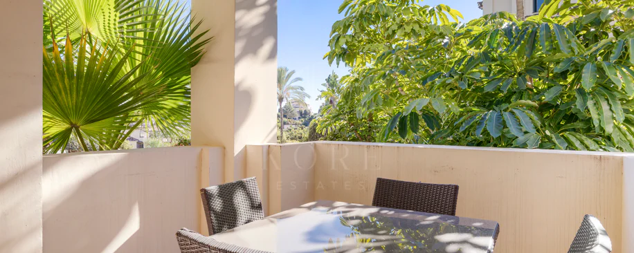 Apartament la Parter de Vânzare în Capanes del Golf, Benahavís – Comunitate Exclusivă cu Acces Controlat