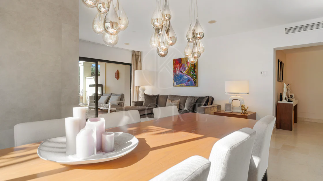 Apartament la Parter de Vânzare în Capanes del Golf, Benahavís – Comunitate Exclusivă cu Acces Controlat