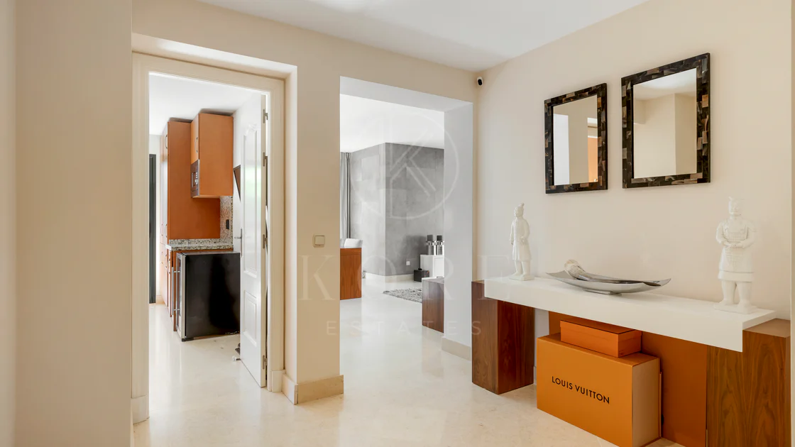 Apartament la Parter de Vânzare în Capanes del Golf, Benahavís – Comunitate Exclusivă cu Acces Controlat