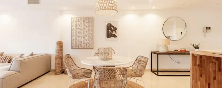 Elegante Apartamento de 2 Dormitorios en la Milla de Oro de Marbella con Gimnasio y Parking Subterráneo