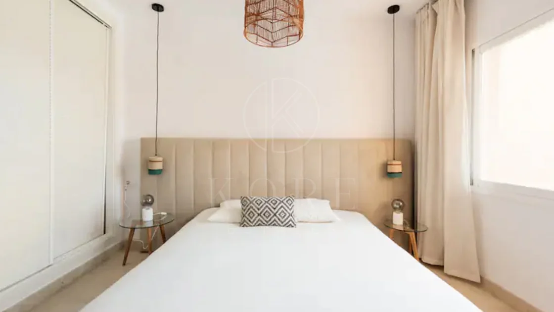Elegante Apartamento de 2 Dormitorios en la Milla de Oro de Marbella con Gimnasio y Parking Subterráneo