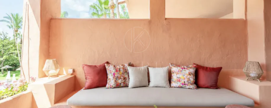 Elegante Apartamento de 2 Dormitorios en la Milla de Oro de Marbella con Gimnasio y Parking Subterráneo