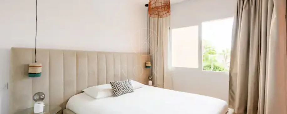 Elegante Apartamento de 2 Dormitorios en la Milla de Oro de Marbella con Gimnasio y Parking Subterráneo