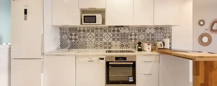 Elegante Apartamento de 2 Dormitorios en la Milla de Oro de Marbella con Gimnasio y Parking Subterráneo