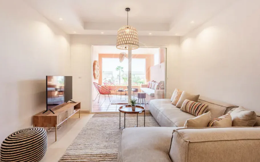 Elegante Apartamento de 2 Dormitorios en la Milla de Oro de Marbella con Gimnasio y Parking Subterráneo