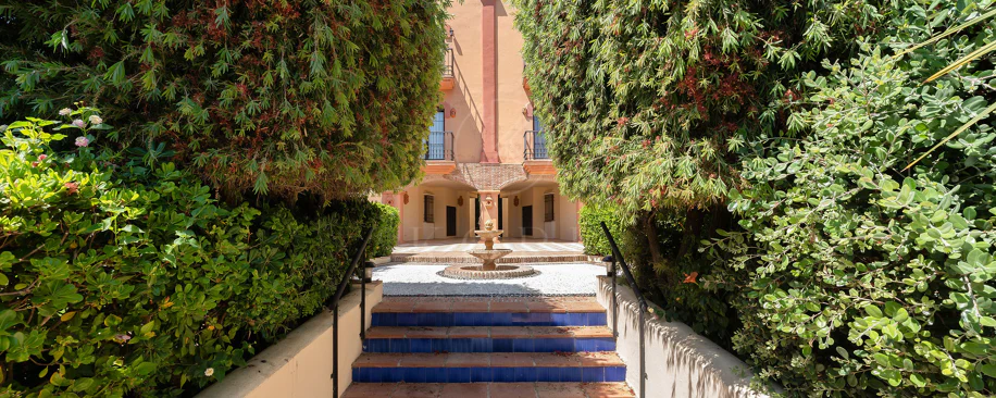 Welcome to this beautifully renovated penthouse offering bright, contemporary living in a tranquil Andalusian urbanization!