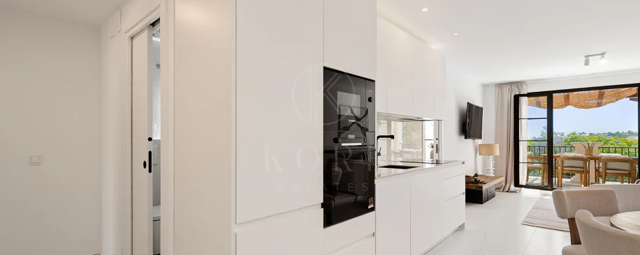 Welcome to this beautifully renovated penthouse offering bright, contemporary living in a tranquil Andalusian urbanization!