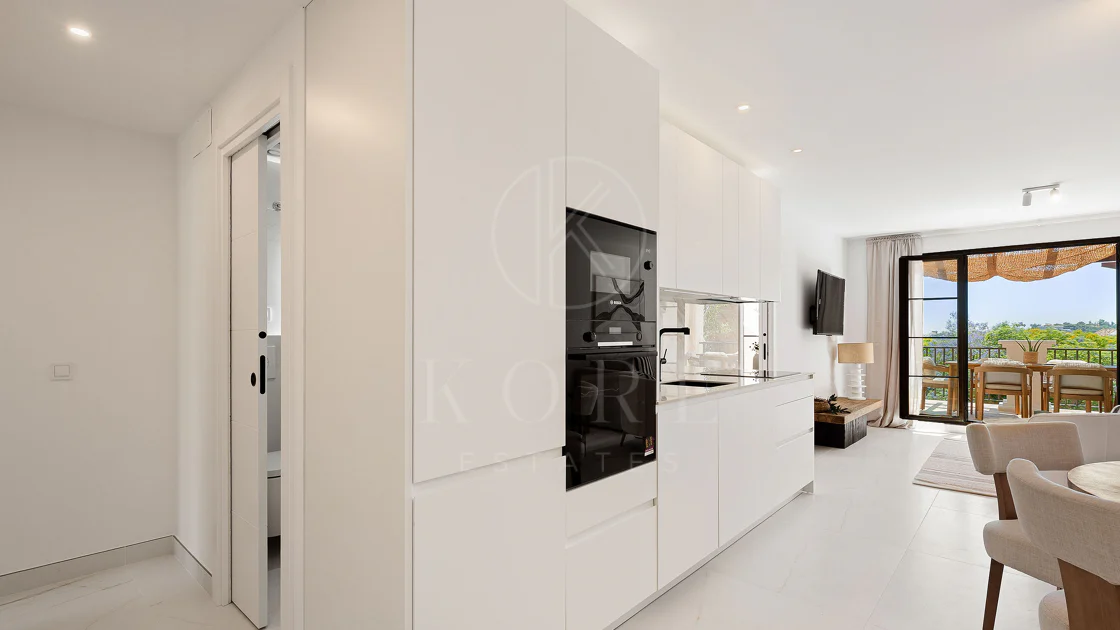 Welcome to this beautifully renovated penthouse offering bright, contemporary living in a tranquil Andalusian urbanization!