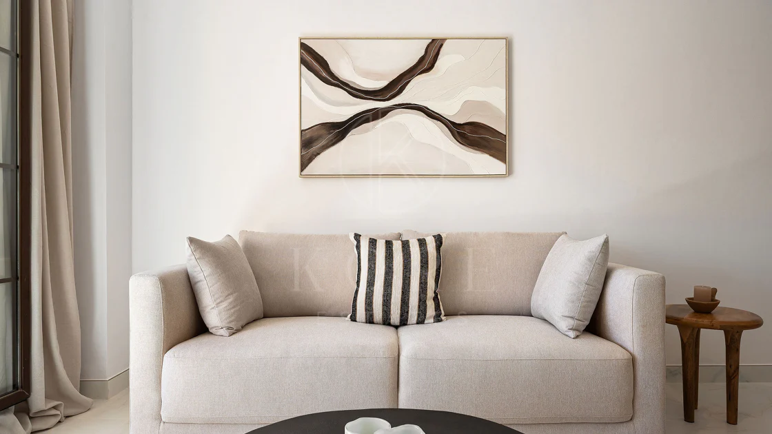 Welcome to this beautifully renovated penthouse offering bright, contemporary living in a tranquil Andalusian urbanization!