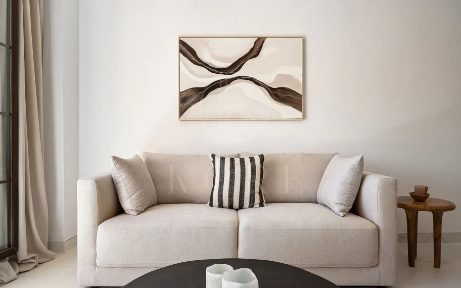 Bienvenido a este hermoso ático renovado que ofrece una vida luminosa y contemporánea en una tranquila urbanización andaluza!