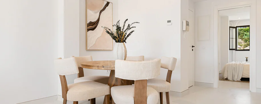 Welcome to this beautifully renovated penthouse offering bright, contemporary living in a tranquil Andalusian urbanization!