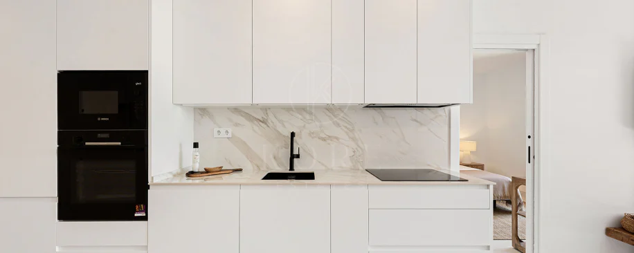 Welcome to this beautifully renovated penthouse offering bright, contemporary living in a tranquil Andalusian urbanization!