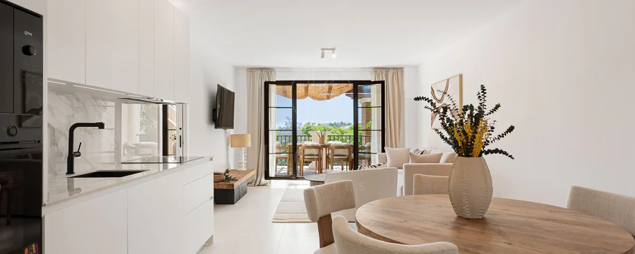 Welcome to this beautifully renovated penthouse offering bright, contemporary living in a tranquil Andalusian urbanization!