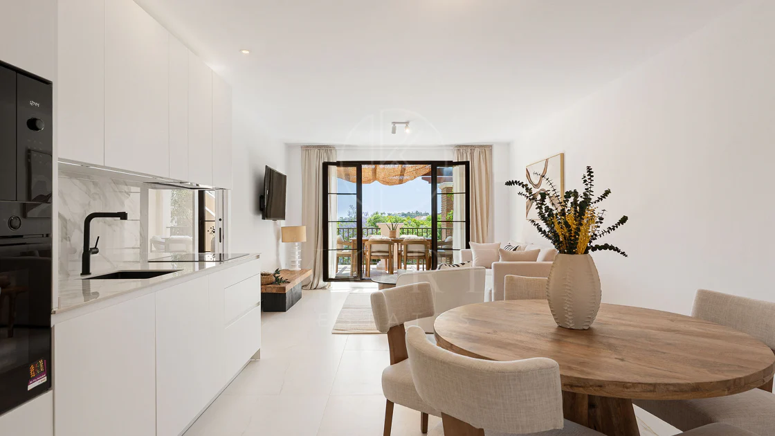 Welcome to this beautifully renovated penthouse offering bright, contemporary living in a tranquil Andalusian urbanization!