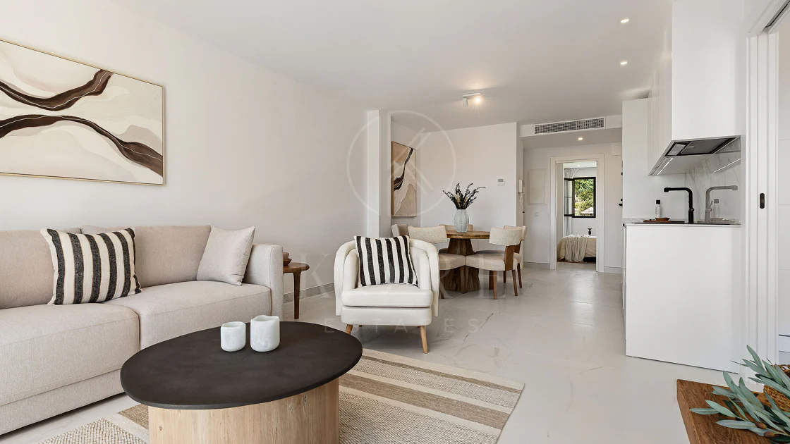 Welcome to this beautifully renovated penthouse offering bright, contemporary living in a tranquil Andalusian urbanization!