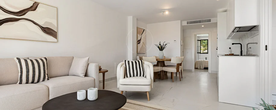 Welcome to this beautifully renovated penthouse offering bright, contemporary living in a tranquil Andalusian urbanization!