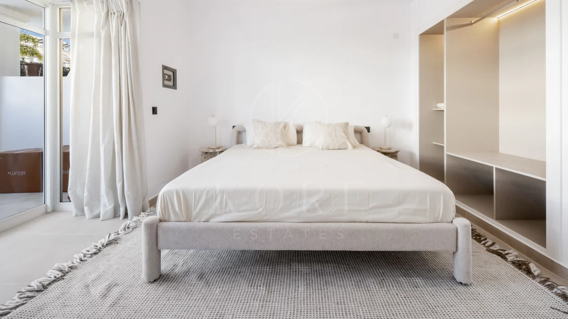 Apartament complet renovat cu trei dormitoare în inima zonei Nueva AndalucÃa, - Cu licență de închiriere