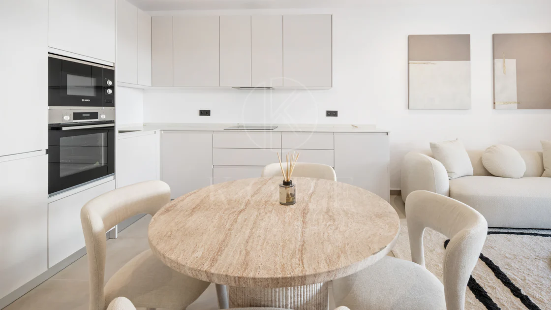 Apartament complet renovat cu trei dormitoare în inima zonei Nueva AndalucÃa, - Cu licență de închiriere