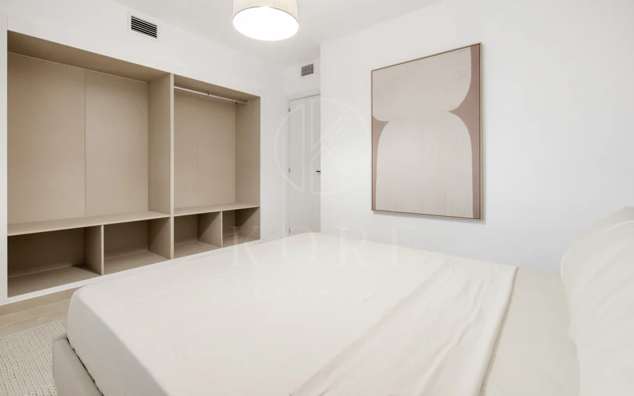 Apartamento de Tres Dormitorios Totalmente Renovado en el Corazón de Nueva Andalucía, Aloha