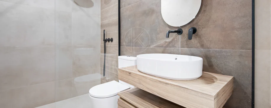 Apartament complet renovat cu trei dormitoare în inima zonei Nueva Andalucía, - Cu licență de închiriere