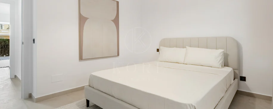 Apartament complet renovat cu trei dormitoare în inima zonei Nueva Andalucía, - Cu licență de închiriere