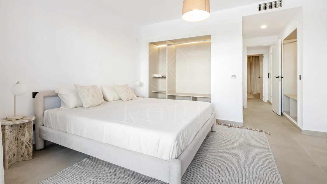 Apartament complet renovat cu trei dormitoare în inima zonei Nueva AndalucÃa, - Cu licență de închiriere