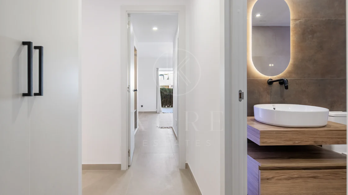 Apartament complet renovat cu trei dormitoare în inima zonei Nueva AndalucÃa, - Cu licență de închiriere
