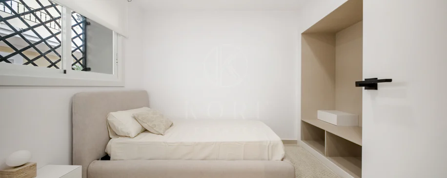 Apartament complet renovat cu trei dormitoare în inima zonei Nueva Andalucía, - Cu licență de închiriere