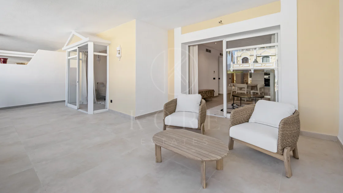 Apartament complet renovat cu trei dormitoare în inima zonei Nueva AndalucÃa, - Cu licență de închiriere