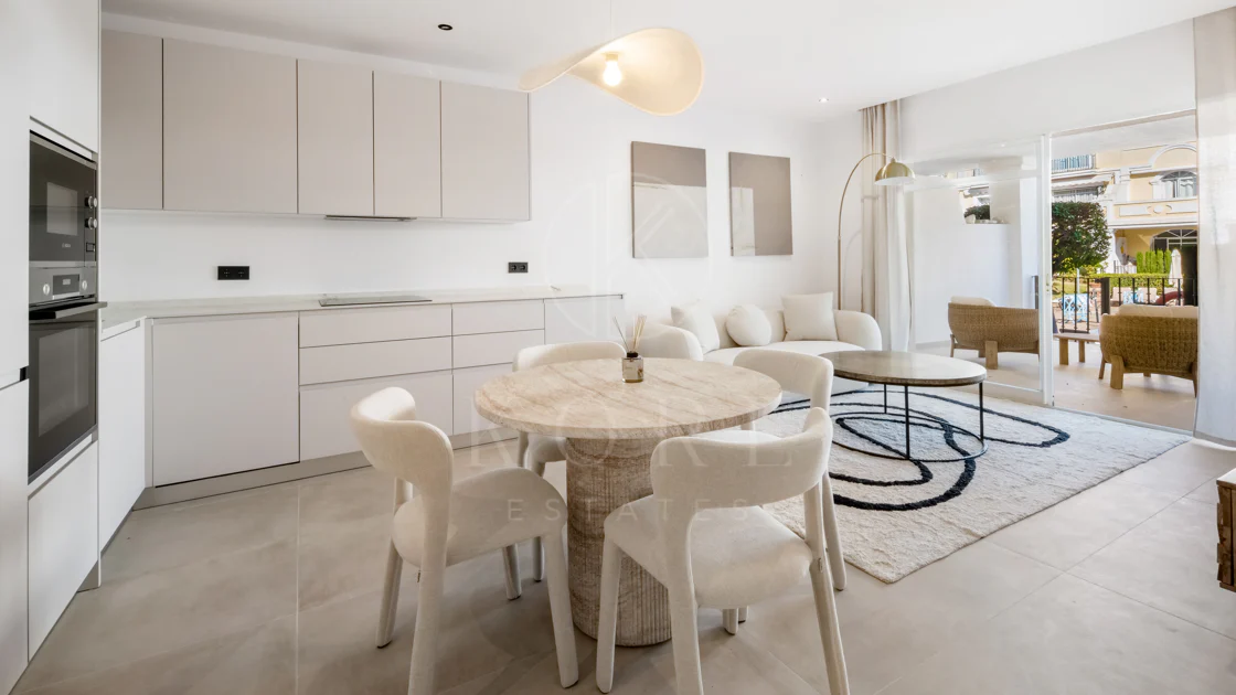 Apartament complet renovat cu trei dormitoare în inima zonei Nueva AndalucÃa, - Cu licență de închiriere