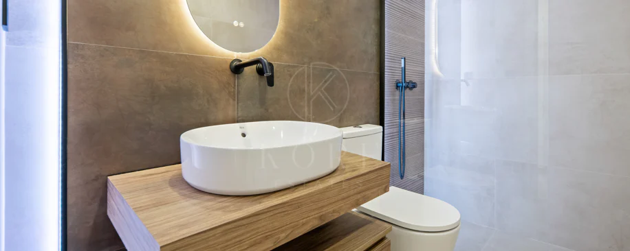 Apartament complet renovat cu trei dormitoare în inima zonei Nueva Andalucía, - Cu licență de închiriere
