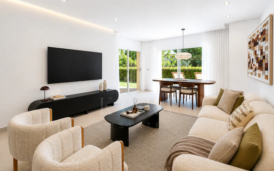 Apartamento de Tres Dormitorios Totalmente Renovado en Las Brisas, Nueva Andalucía