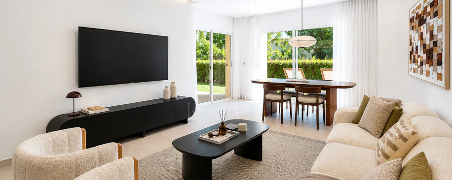 Apartament complet renovat cu trei dormitoare în Las Brisas, Nueva Andalucía