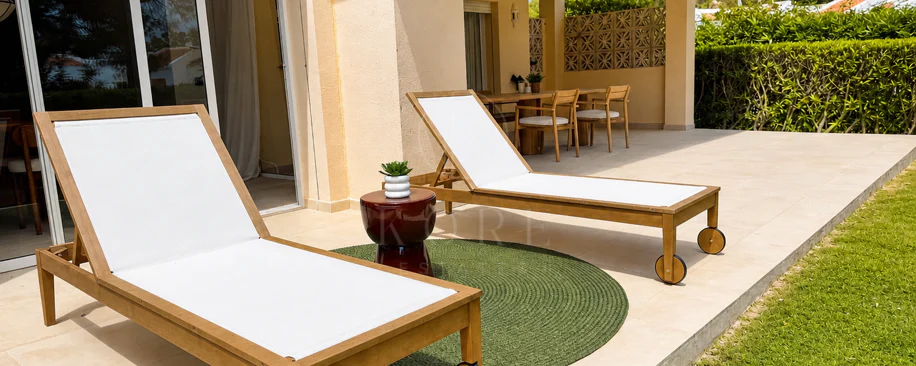 Apartament complet renovat cu trei dormitoare în Las Brisas, Nueva Andalucía