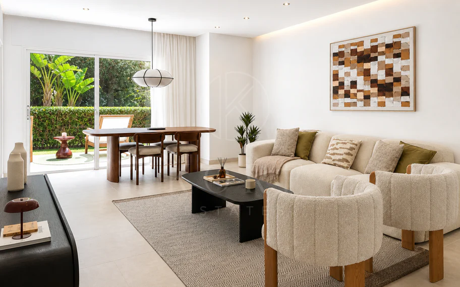 Apartamento de Tres Dormitorios Totalmente Renovado en Las Brisas, Nueva Andalucía