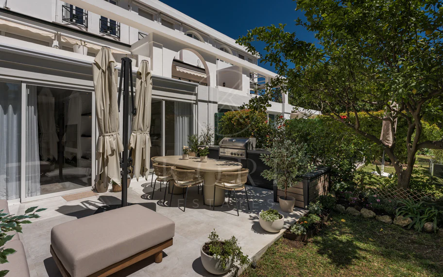Apartamento Planta Baja en venta en La Quinta, Benahavis