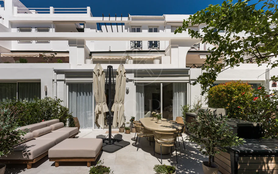 Apartamento Planta Baja en venta en La Quinta, Benahavis