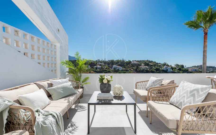 Apartamento reformado de 3 dormitorios en La Quinta, Benahavís con vistas panorámicas