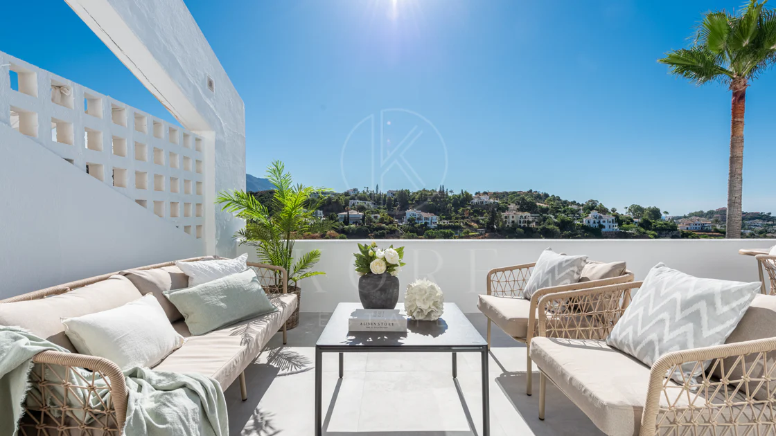 Renovated 3-Bedroom Apartment in La Quinta, Benahavís with Panoramic Views
