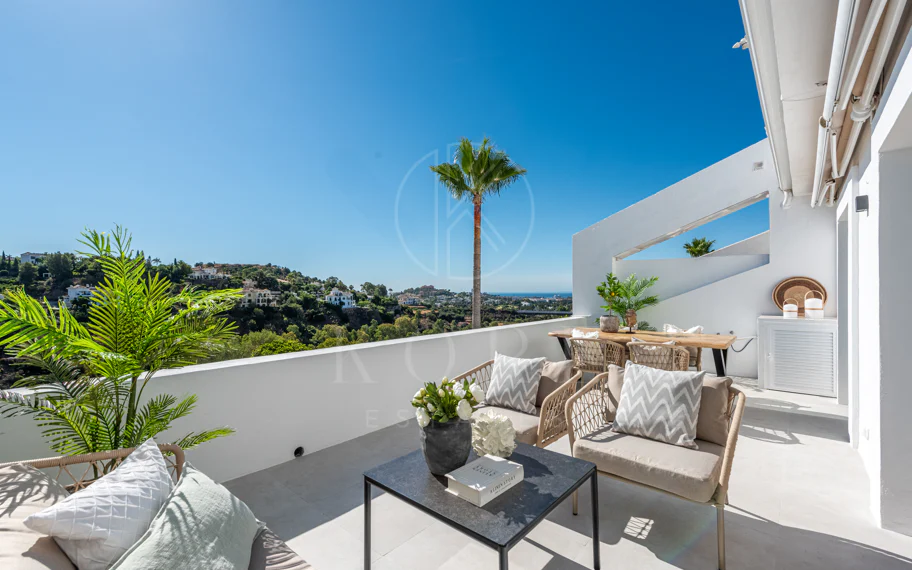 Apartamento reformado de 3 dormitorios en La Quinta, Benahavís con vistas panorámicas