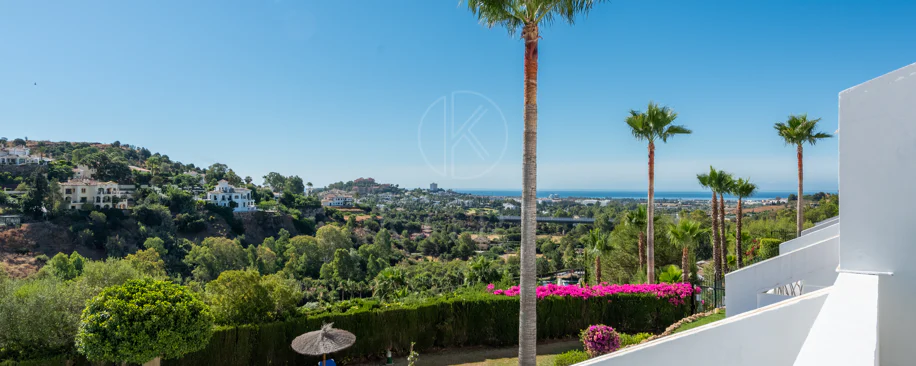 Renovated 3-Bedroom Apartment in La Quinta, Benahavís with Panoramic Views