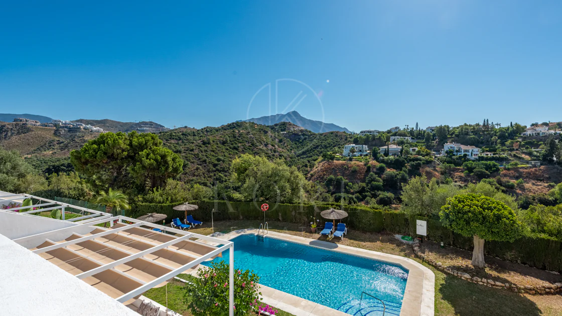 Renovated 3-Bedroom Apartment in La Quinta, Benahavís with Panoramic Views